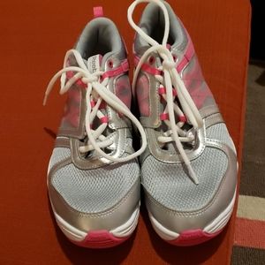 REEBOK tennis shoes